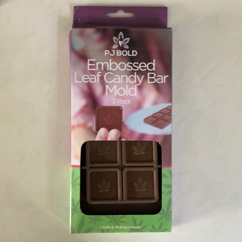 New in Box Embossed Leaf Candy Bar Molds! 16 candy bars